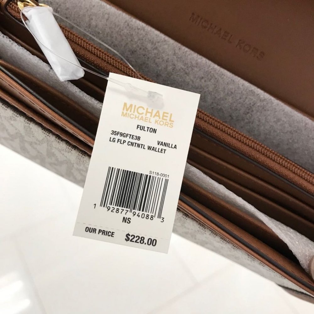 Michael Kors Fulton Flap Large Continental Wallet - Picture 6 of 6